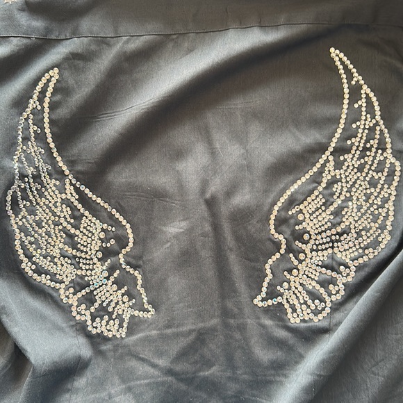 Hard water button up, collared shirt. crystal angel wings on back. - Picture 6 of 6